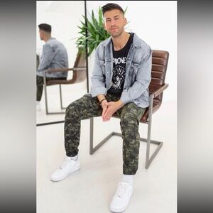 ❤️ Boys Camo Stretchy Core Jogger 2.0 NWT Size M